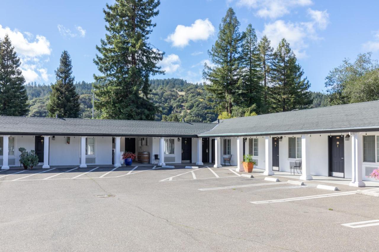 Vineyard Valley Inn Cloverdale Bagian luar foto