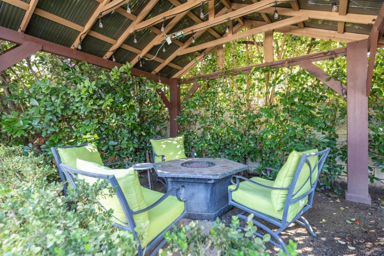 Vineyard Valley Inn Cloverdale Bagian luar foto