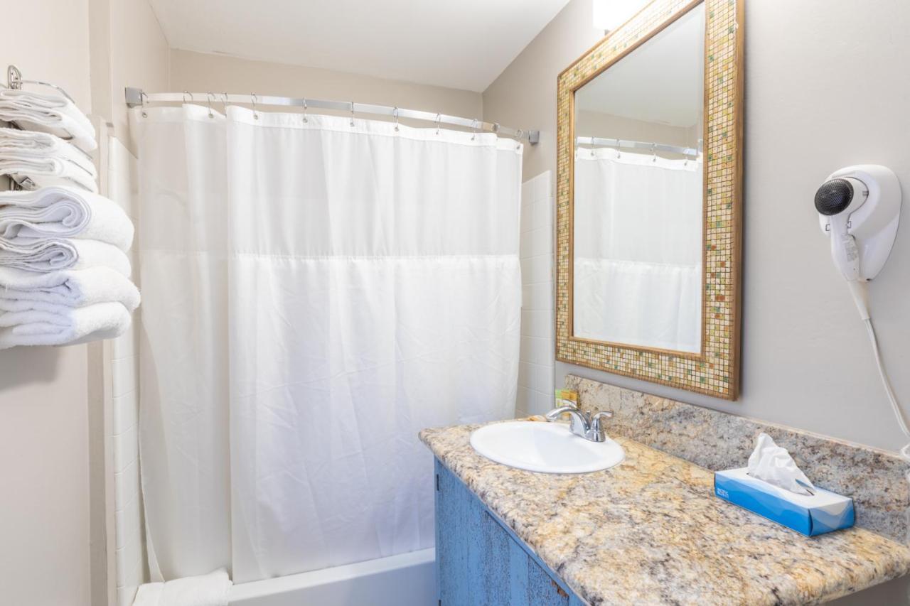 Vineyard Valley Inn Cloverdale Bagian luar foto