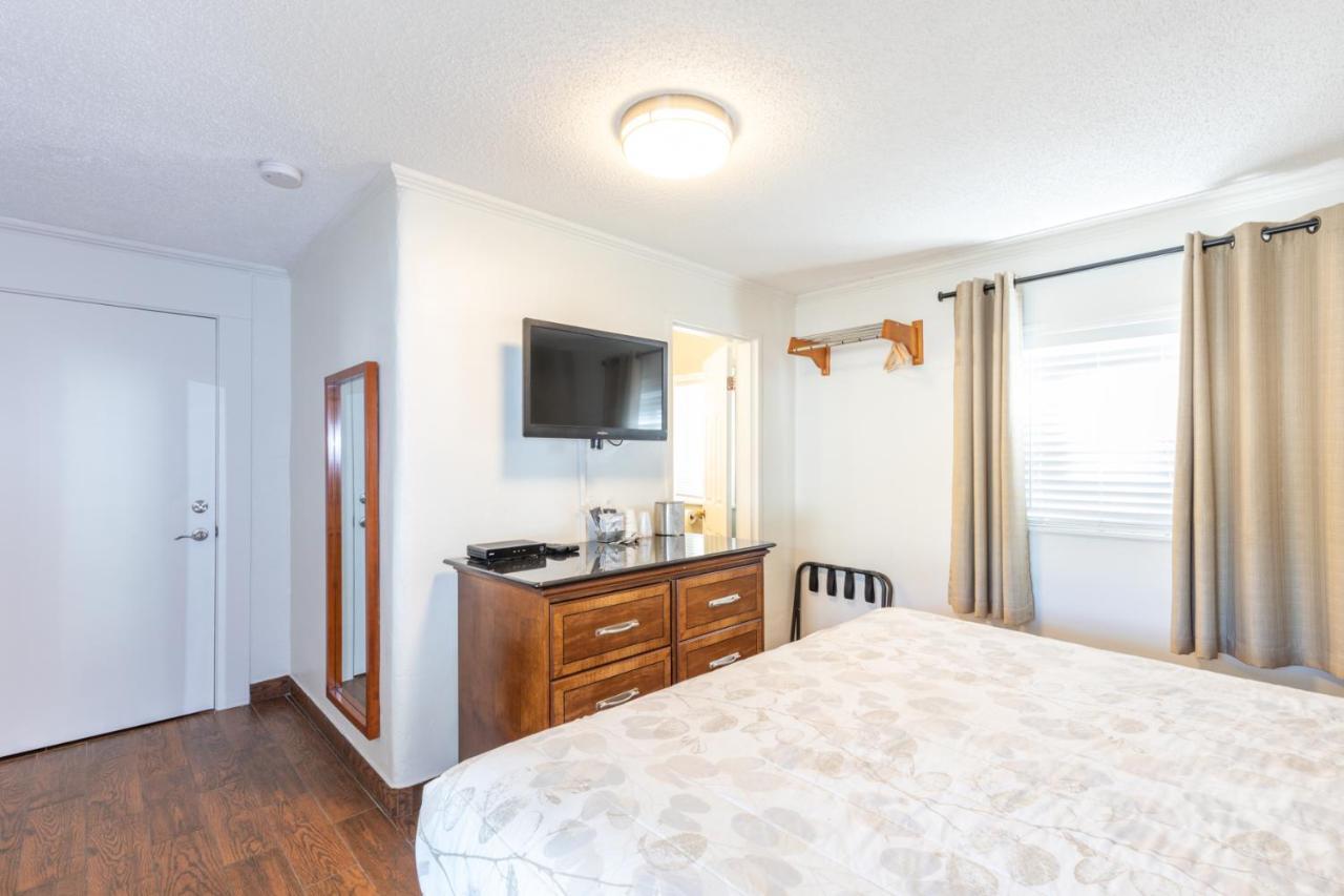 Vineyard Valley Inn Cloverdale Bagian luar foto