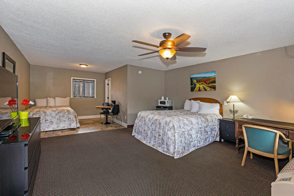 Vineyard Valley Inn Cloverdale Bagian luar foto