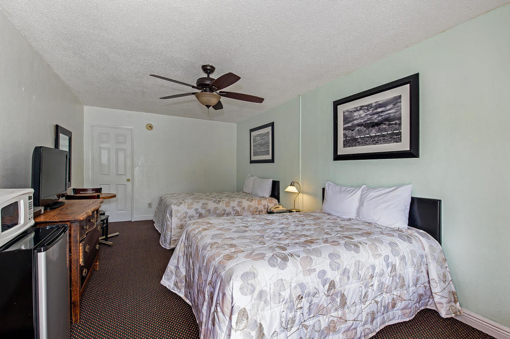 Vineyard Valley Inn Cloverdale Bagian luar foto