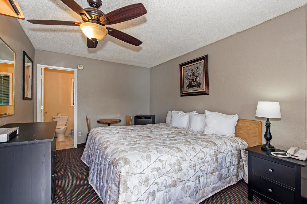 Vineyard Valley Inn Cloverdale Bagian luar foto