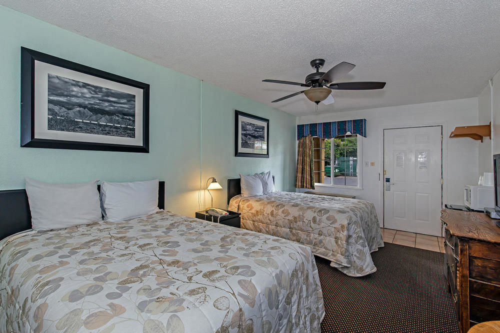 Vineyard Valley Inn Cloverdale Bagian luar foto