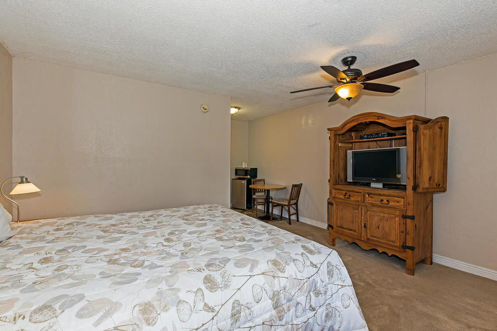 Vineyard Valley Inn Cloverdale Bagian luar foto