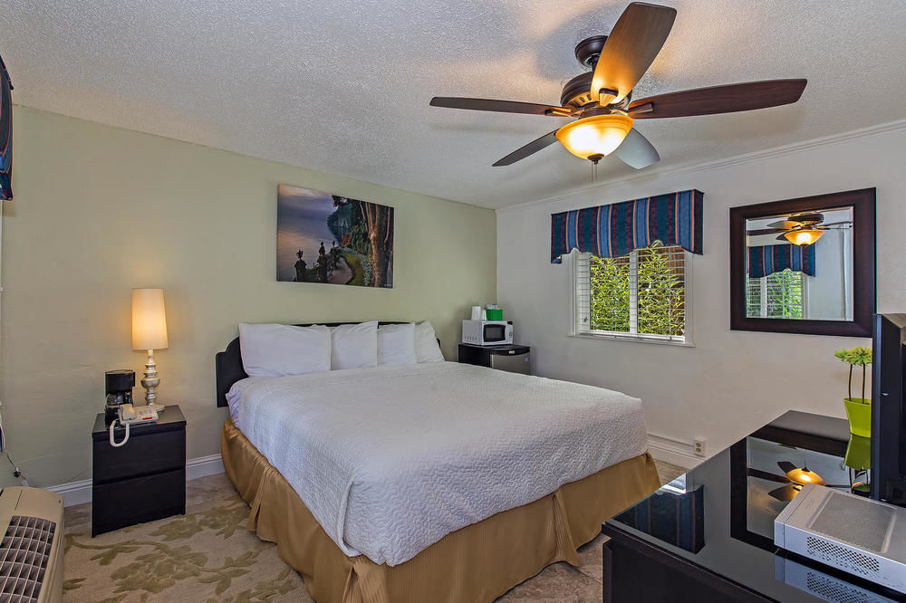 Vineyard Valley Inn Cloverdale Bagian luar foto
