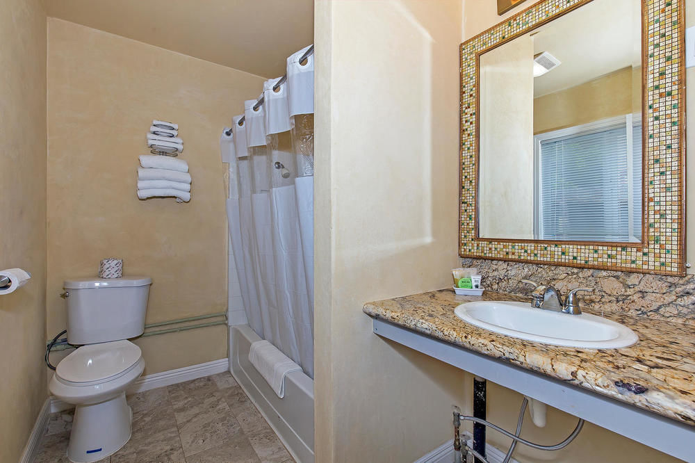 Vineyard Valley Inn Cloverdale Bagian luar foto