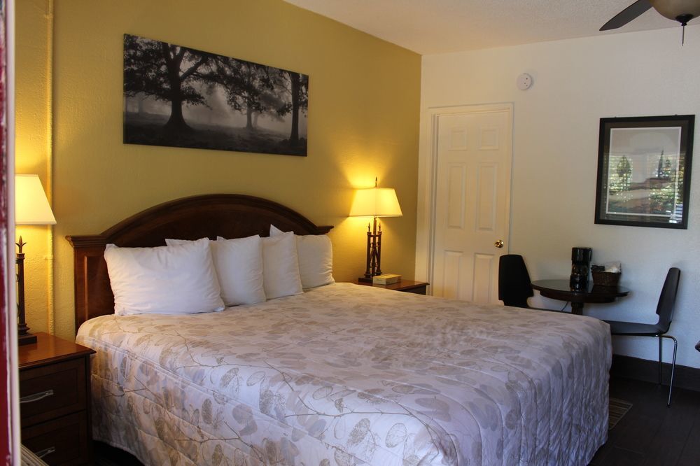 Vineyard Valley Inn Cloverdale Bagian luar foto